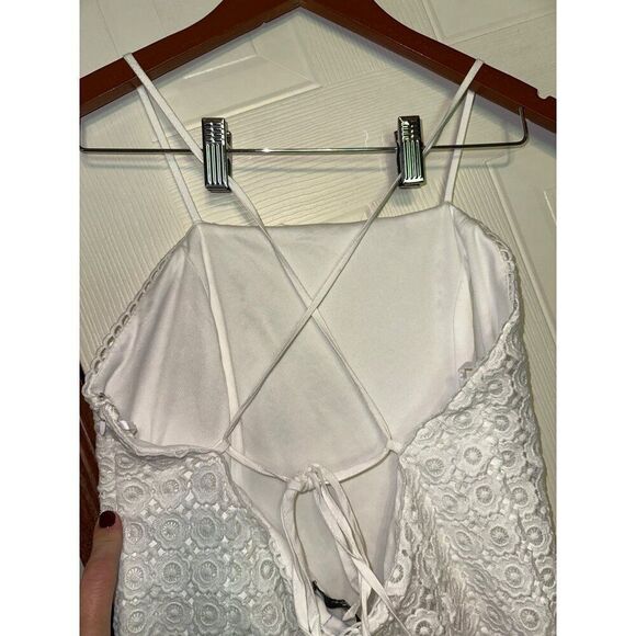 NWT Lulu’s Lace Travel White Floral Crochet Lace Backless Mini Dress Size Large - Picture 9 of 16